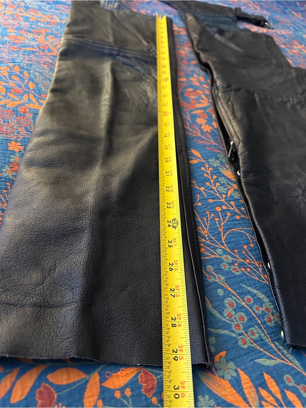 🏍️🔥 EUC Vintage Black Leather Adjustable Chaps motorcycle Bikercore Y2  🏍️🔥 - Picture 16 of 16